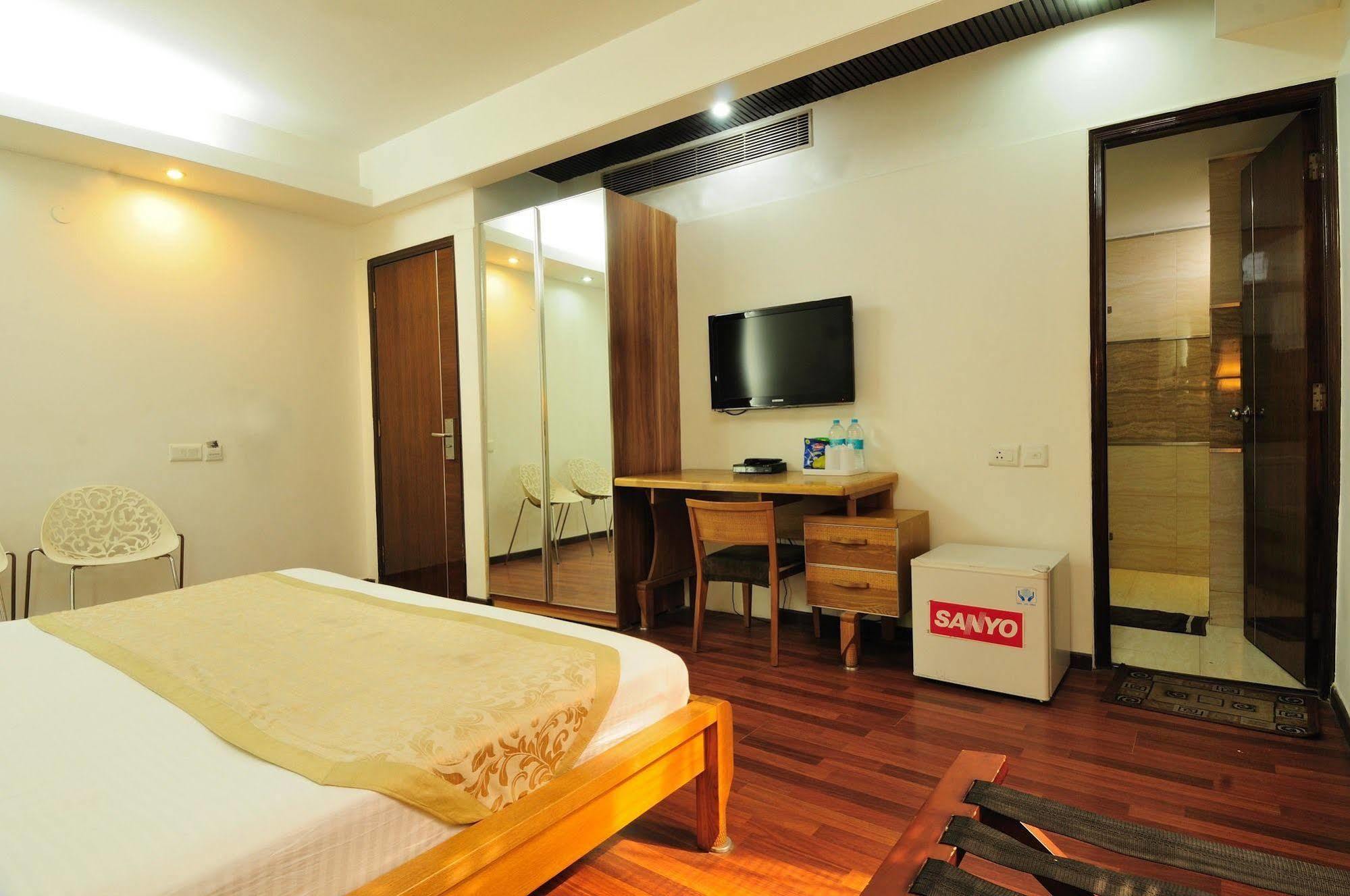 ניו דלהי Sisley The Boutique Hotel מראה חיצוני תמונה